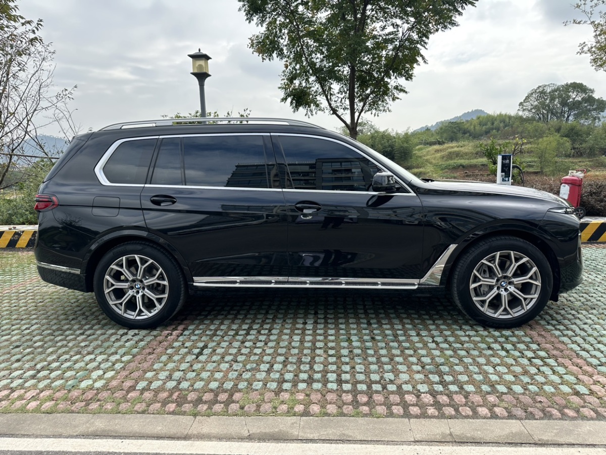 寶馬 寶馬X7  2023款 xDrive40i 領(lǐng)先型豪華套裝圖片