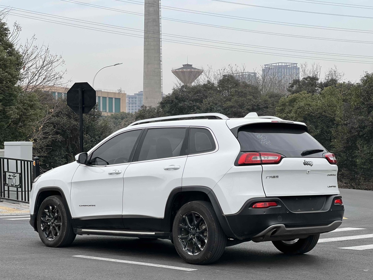 Jeep 自由光  2017款 2.0L 優(yōu)越版圖片