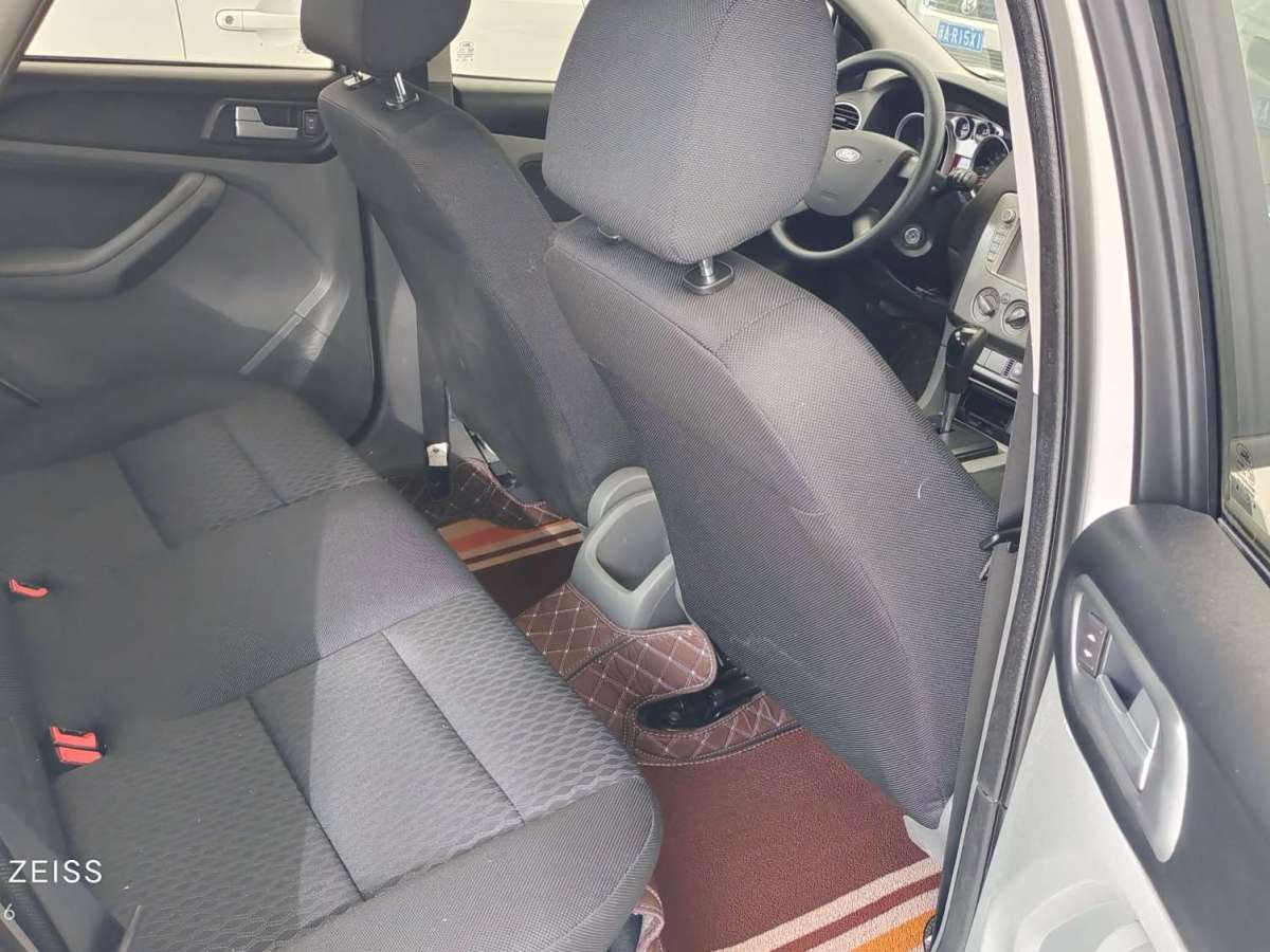 福特 ?？怂? 2012款 兩廂經(jīng)典 1.8L 自動基本型圖片