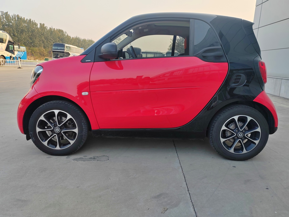 2017年8月smart fortwo  2017款 1.0L 52千瓦硬頂摯愛特別版