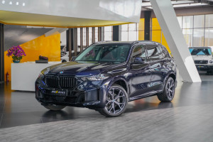 寶馬X5 寶馬 xDrive 30Li 尊享型M運(yùn)動(dòng)曜夜套裝