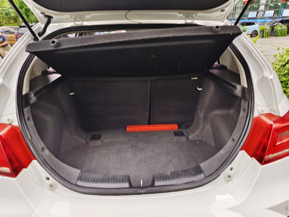 2016年2月吉利 帝豪  2016款 两厢RS 1.5L CVT向上版