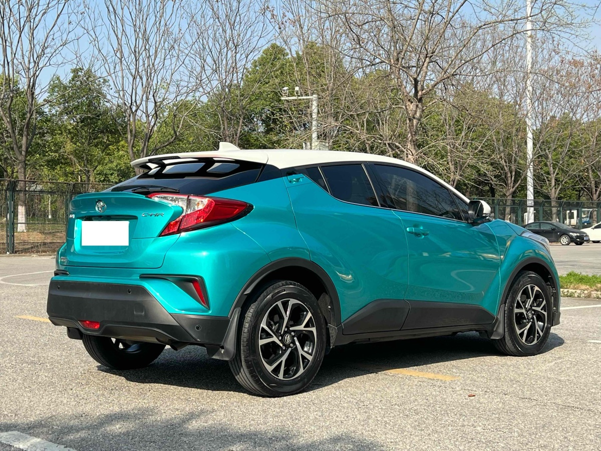 2019年4月豐田 C-HR  2018款 2.0L 領(lǐng)先天窗版 國(guó)V