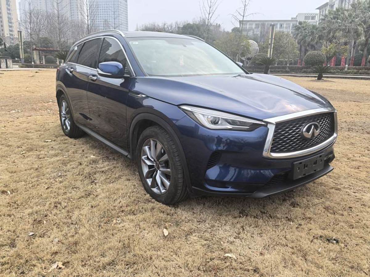 英菲尼迪 QX50  2020款 改款 2.0T 兩驅(qū)時(shí)尚版圖片