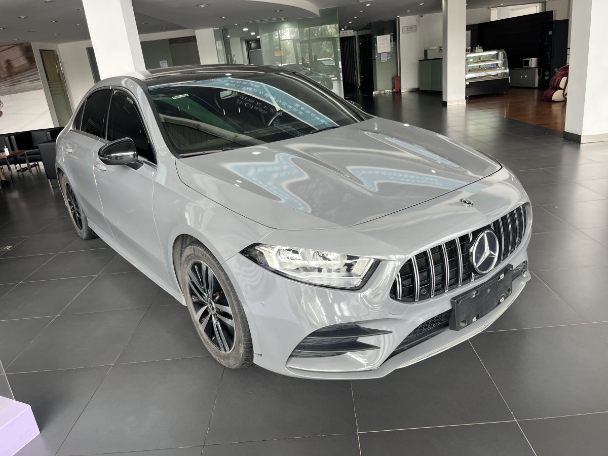 奔馳 奔馳A級(jí)  2019款  改款 A 180 L 運(yùn)動(dòng)轎車圖片