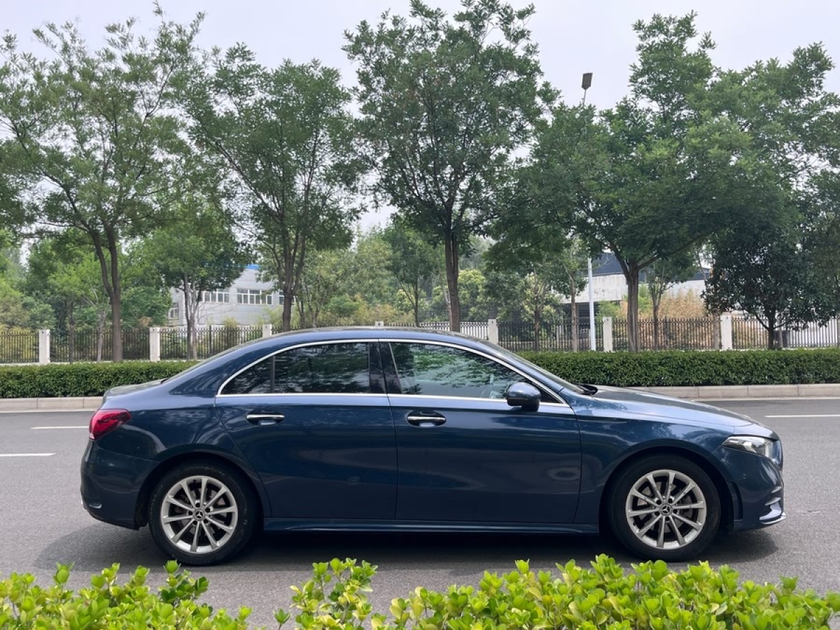 奔馳 奔馳A級  2019款  改款 A 200 L 運(yùn)動轎車圖片