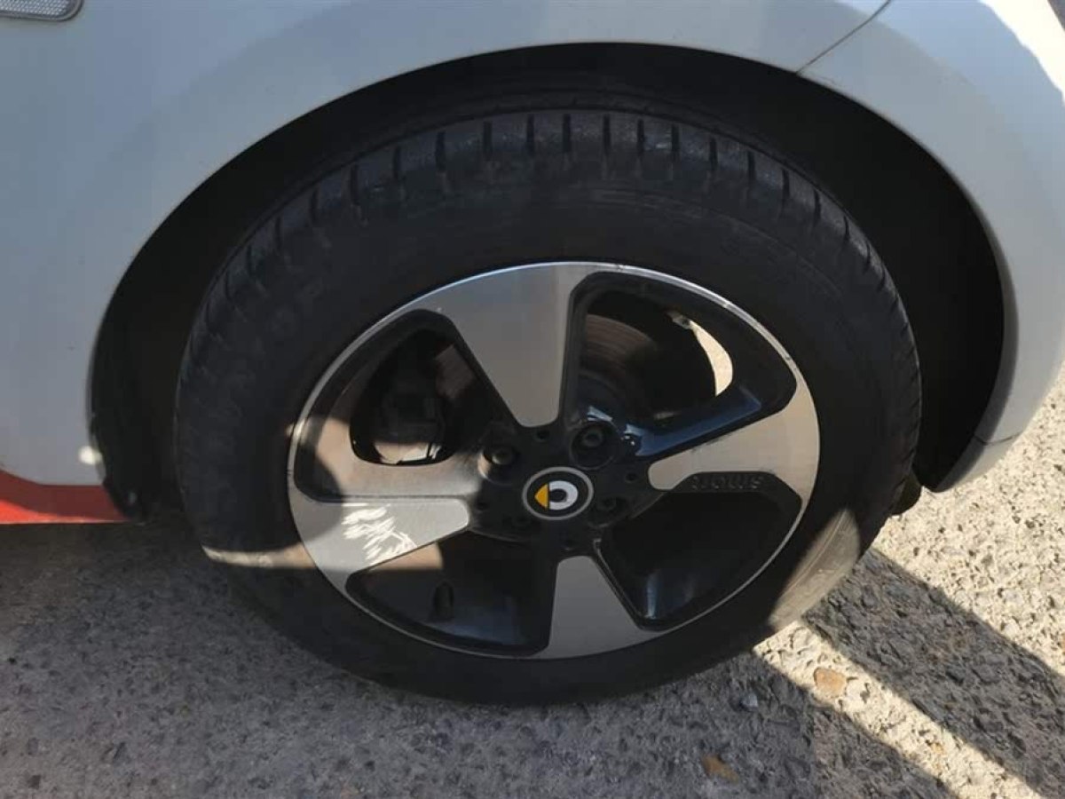 smart fortwo  2018款 1.0L 52千瓦硬頂激情版圖片