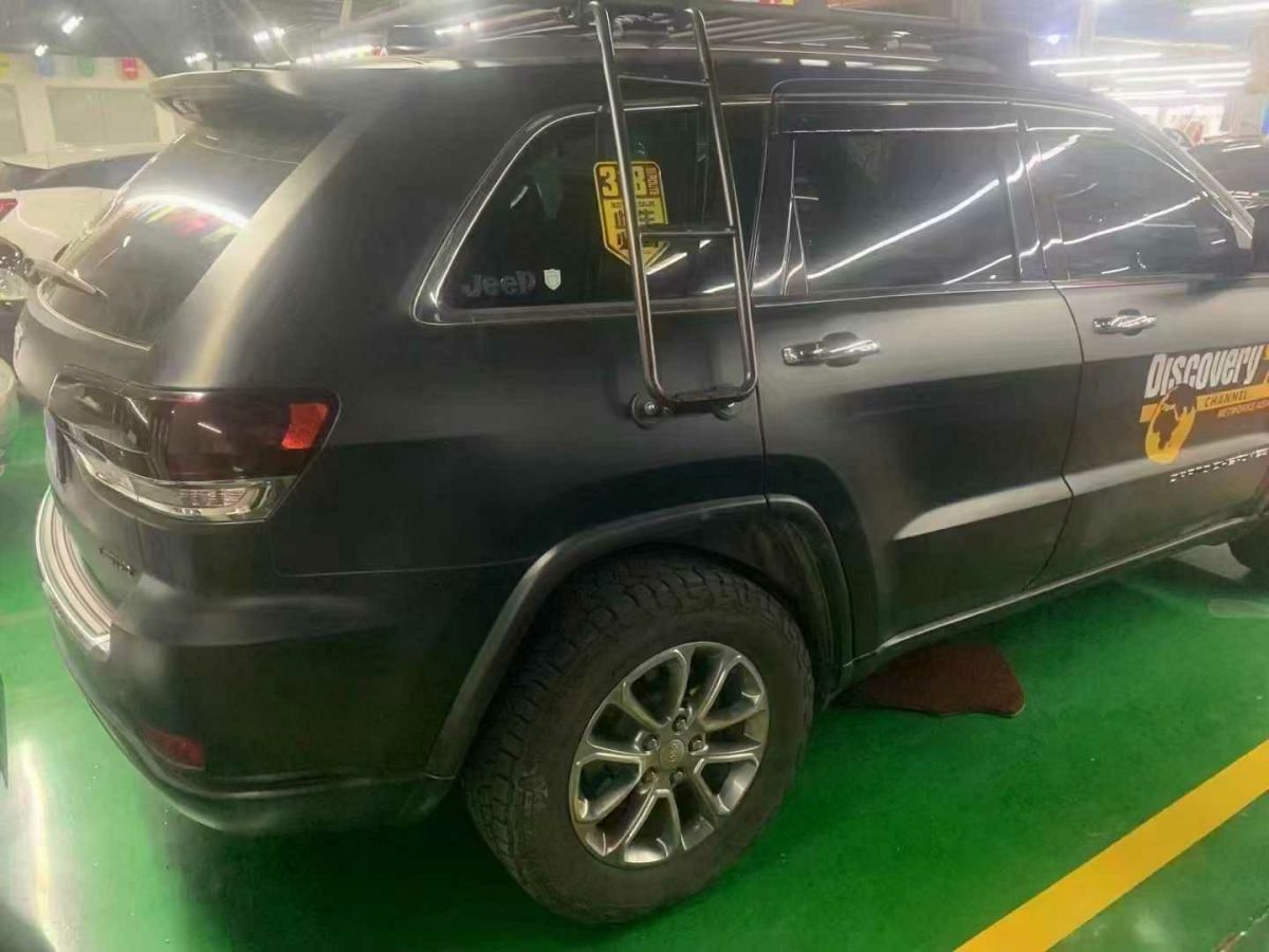 Jeep 大切諾基  2014款 3.0L 舒享導(dǎo)航版圖片