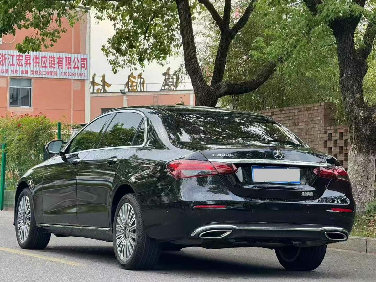 奔馳 奔馳E級(jí)新能源  2023款 E 350 e L 插電式混合動(dòng)力轎車圖片