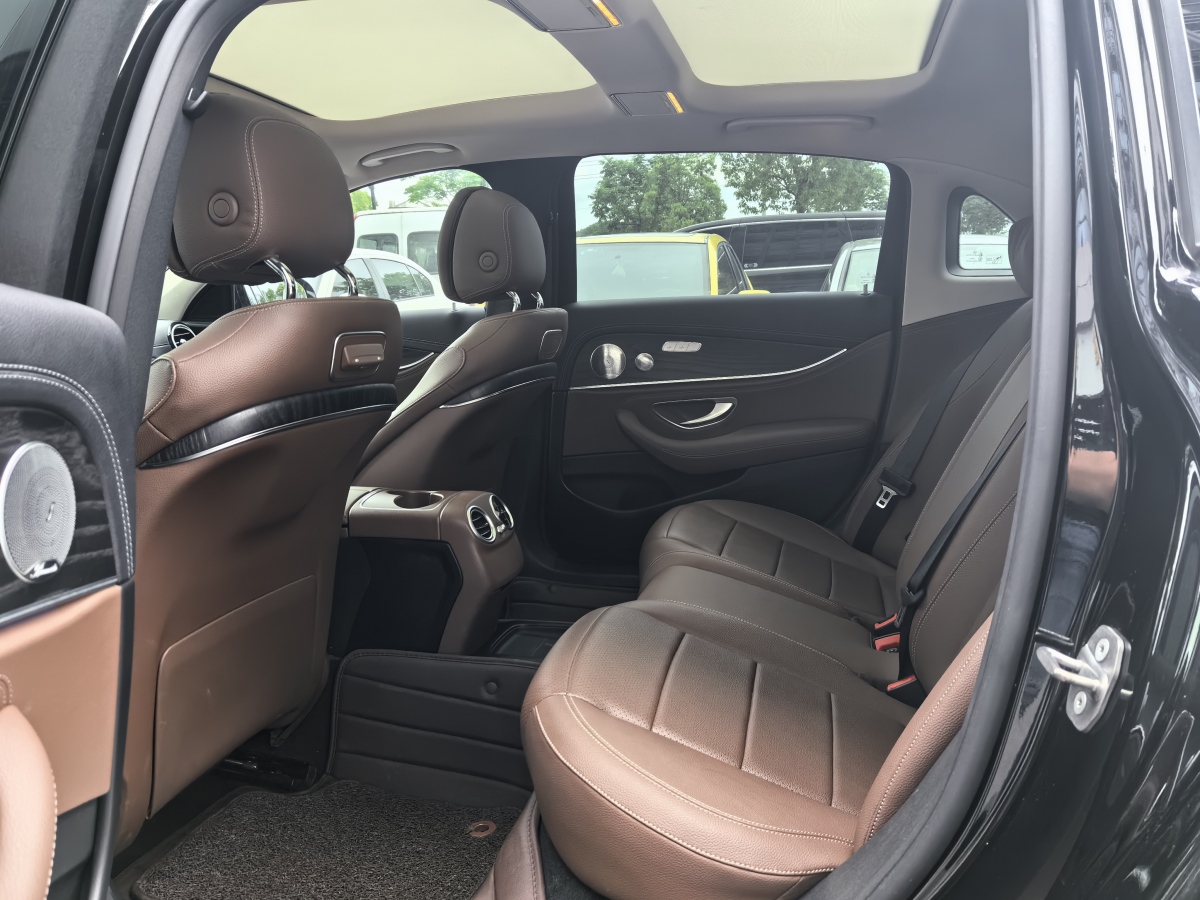 2019年8月奔驰 奔驰E级  2019款 改款 E 300 L 运动时尚型