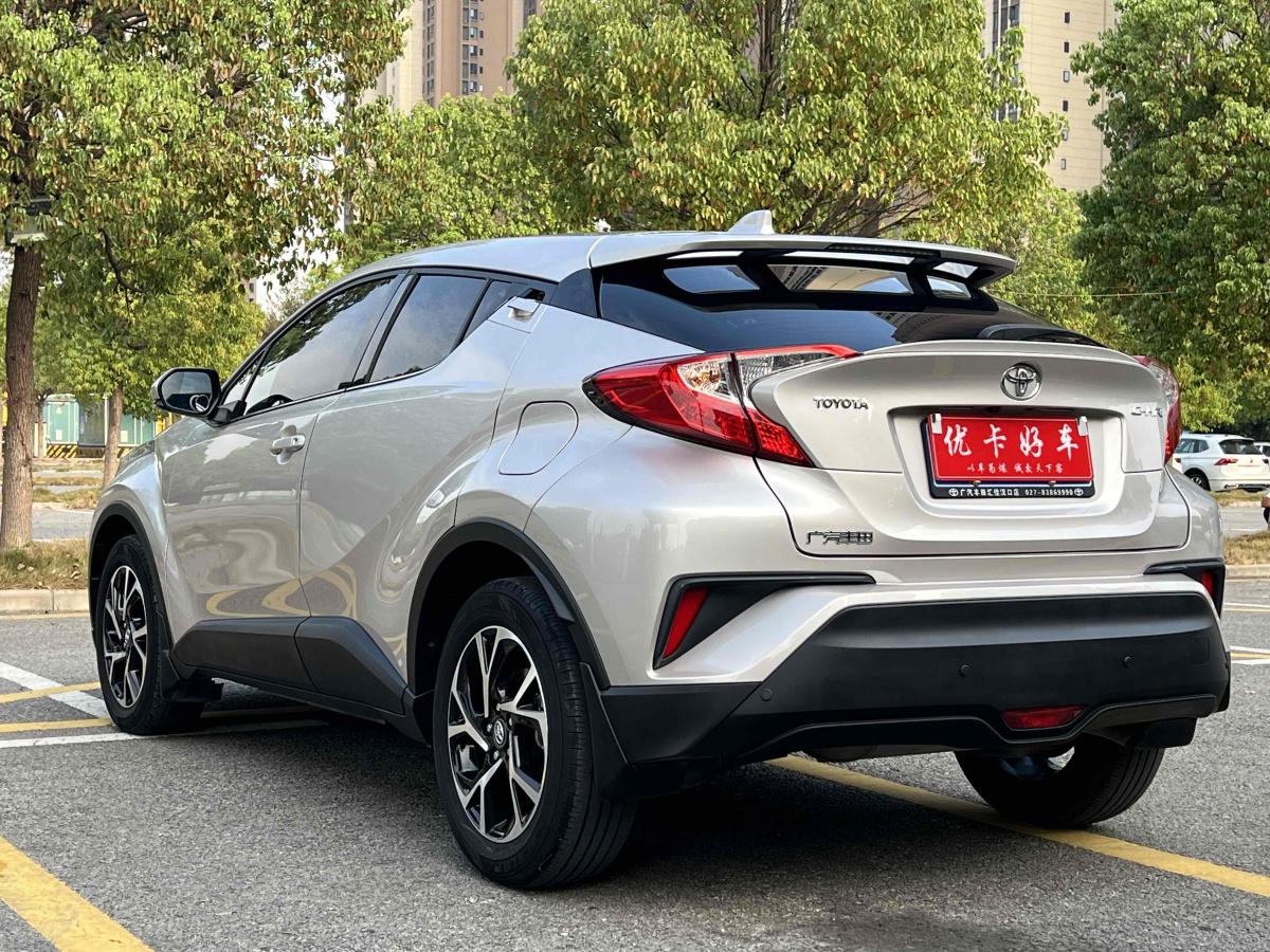 豐田 C-HR  2020款 2.0L 領(lǐng)先版圖片