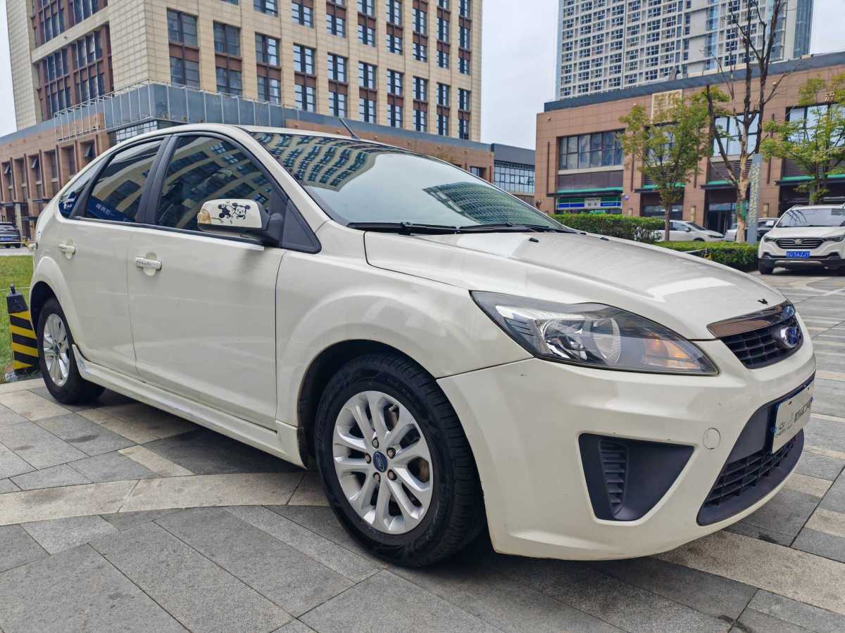 福特 ?？怂? 2012款 兩廂經(jīng)典 1.8L 自動時尚型圖片