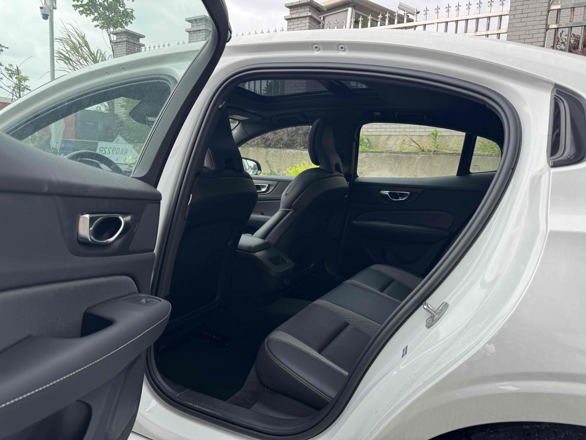 2024年7月沃爾沃 S60L  2024款 B5 智雅運(yùn)動(dòng)版
