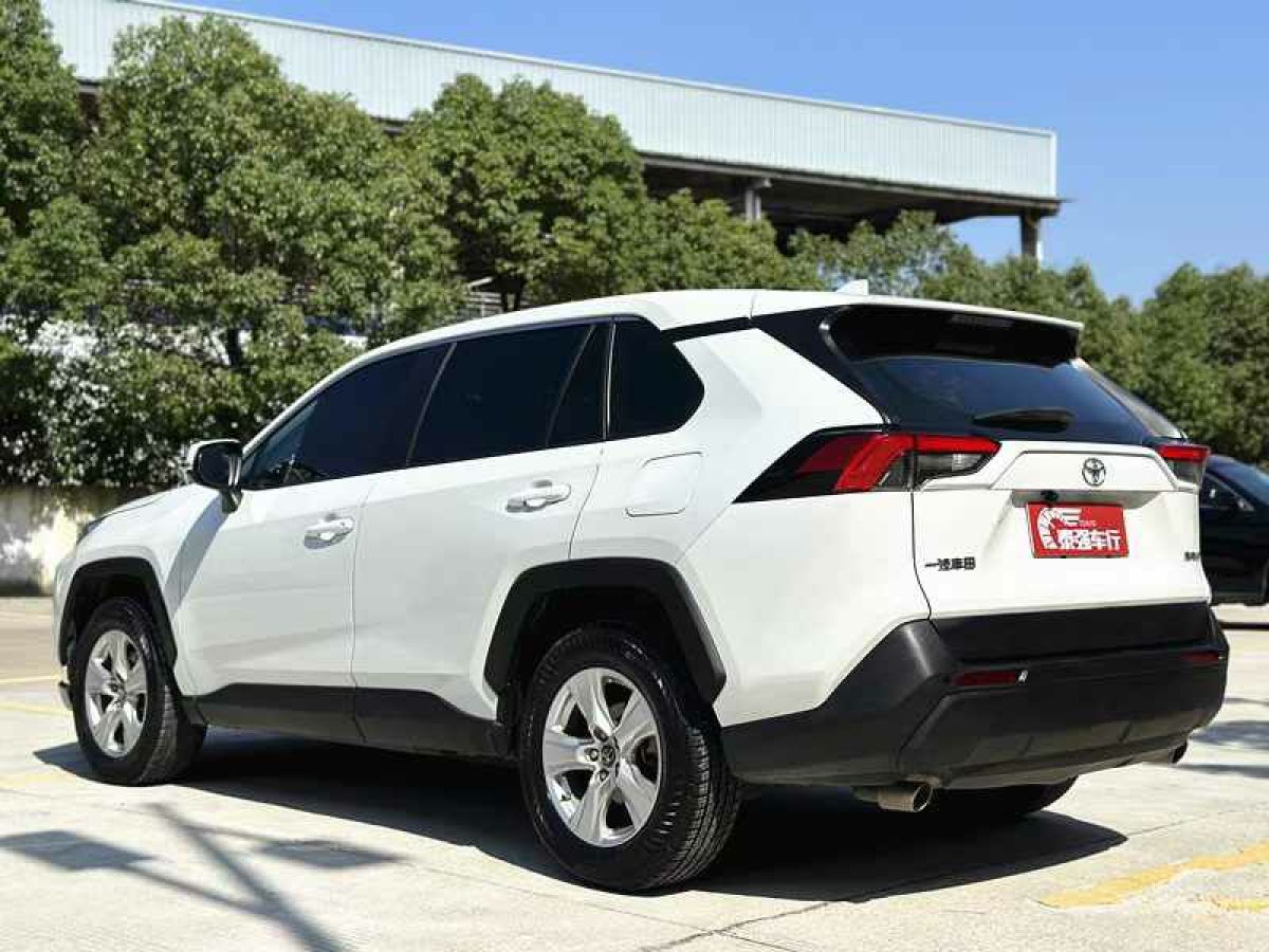 2021年7月豐田 RAV4榮放  2021款 2.0L CVT四驅(qū)風(fēng)尚PLUS版