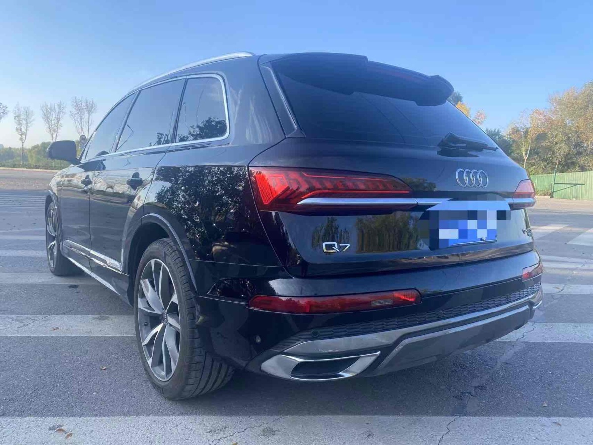 奧迪 奧迪Q7  2023款 55 TFSI quattro S line運(yùn)動(dòng)型圖片