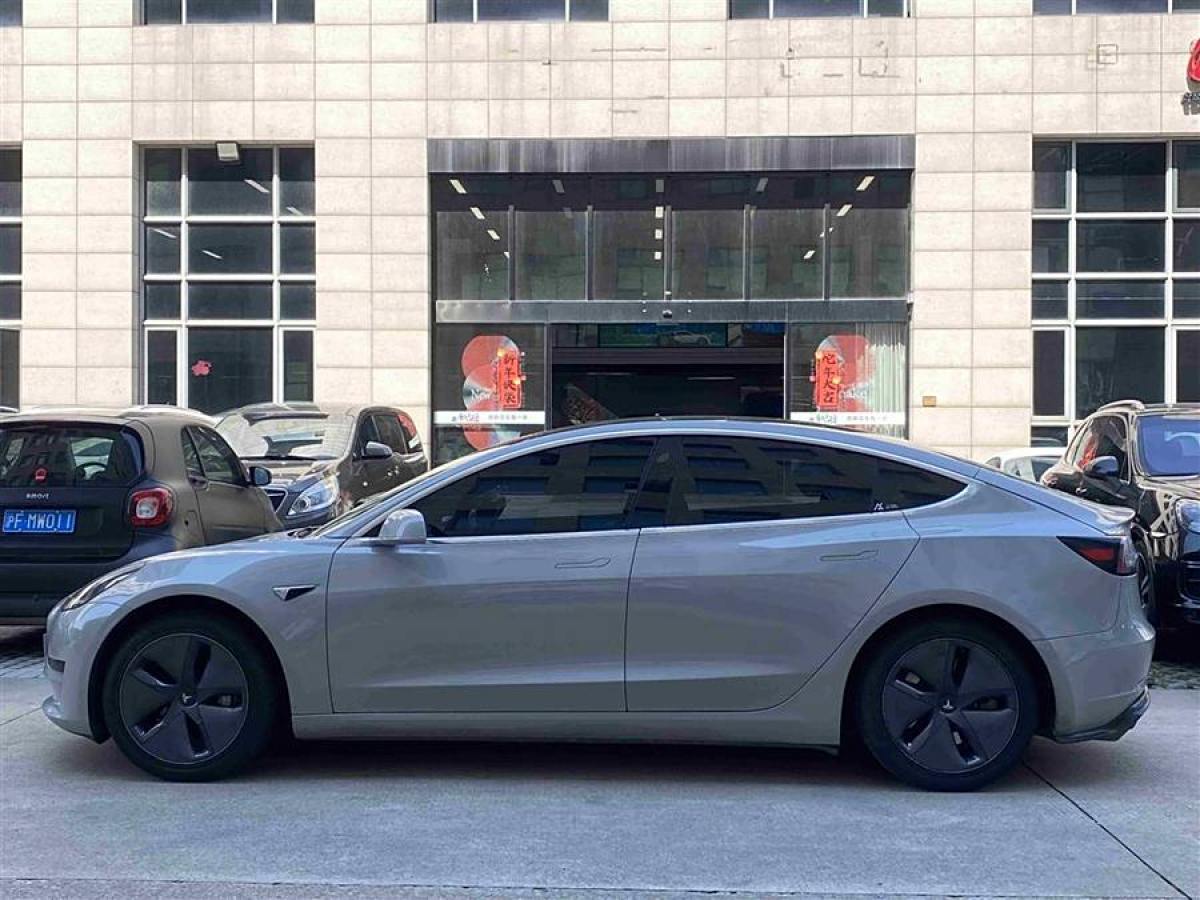 特斯拉 Model 3  2020款 改款 標(biāo)準(zhǔn)續(xù)航后驅(qū)升級版圖片