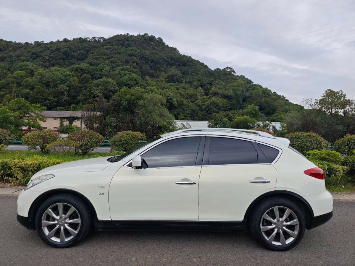 2014年1月英菲尼迪 QX  2014款 QX60 2.5L HYBRID CVT 全能版