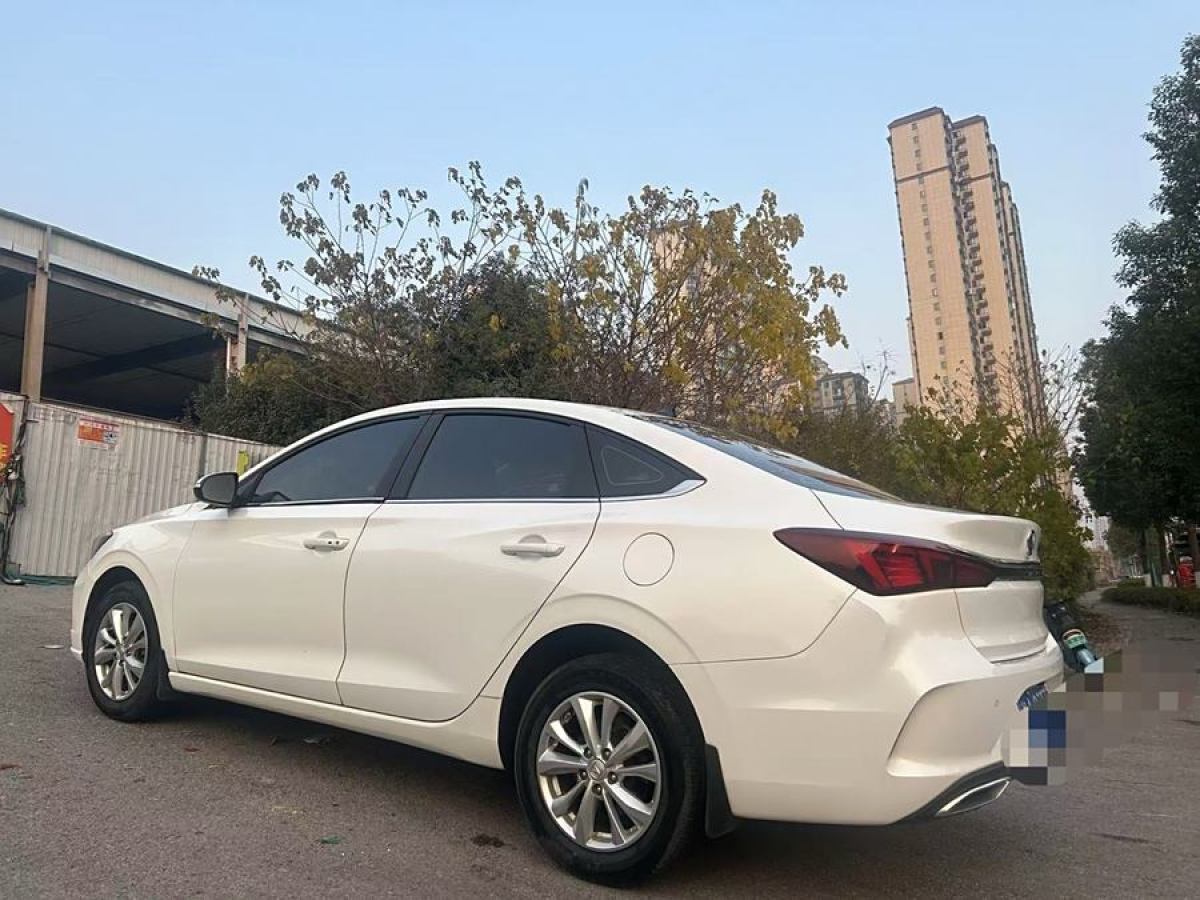 長(zhǎng)安 逸動(dòng)  2021款 PLUS 藍(lán)鯨NE 1.4T GDI DCT旗艦型圖片