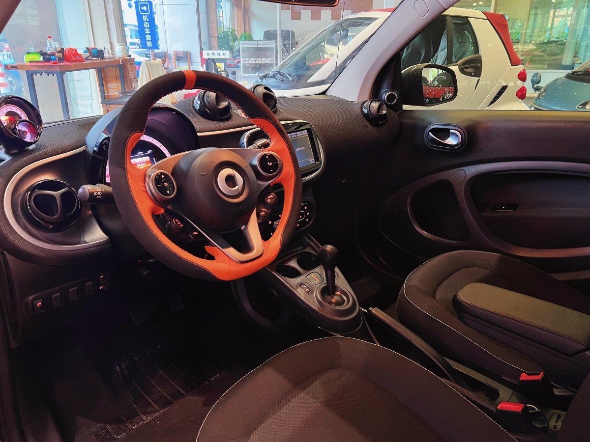 2018年3月smart fortwo  2017款 1.0L 52千瓦新聲特別版