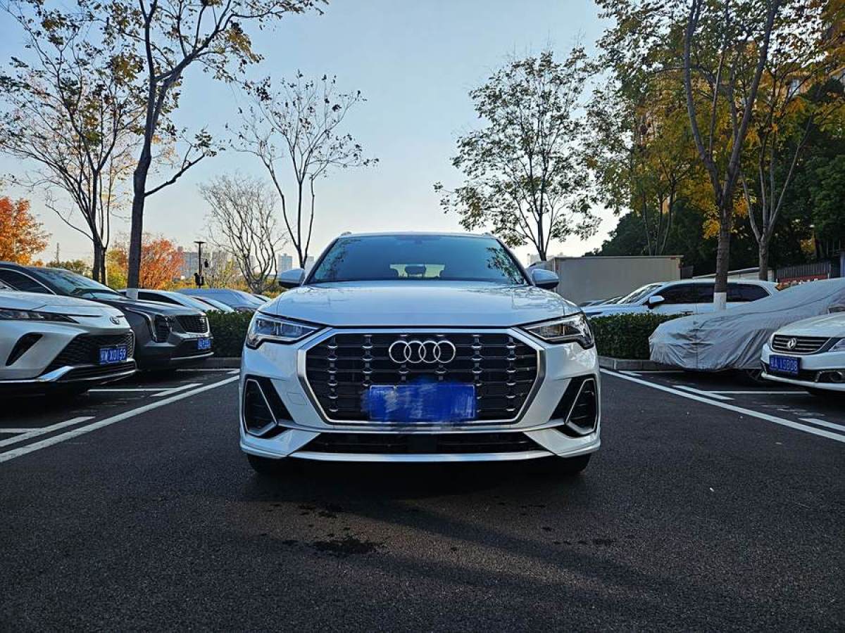 奧迪 奧迪Q3  2019款  40 TFSI 時(shí)尚動感型圖片