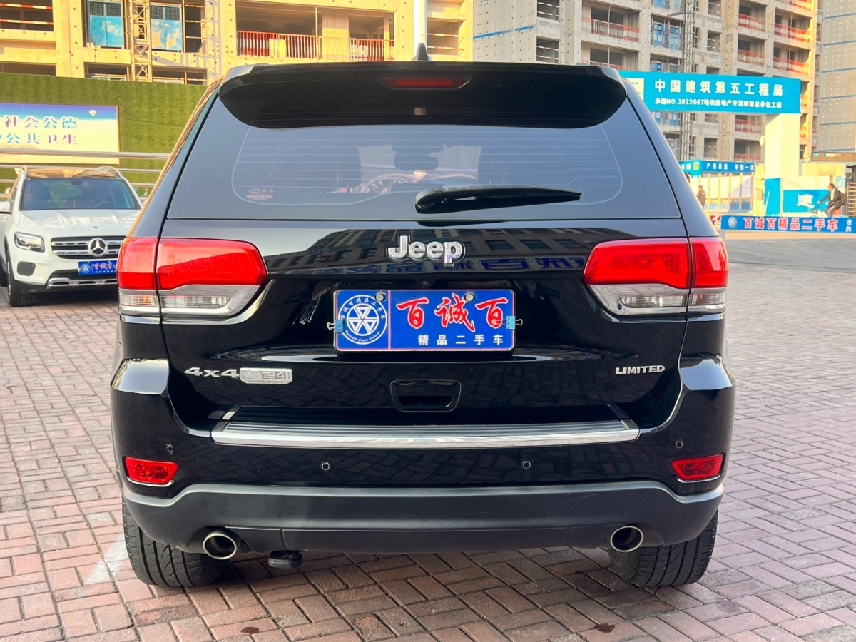 Jeep 大切諾基  2017款 3.0L 舒享導(dǎo)航版圖片