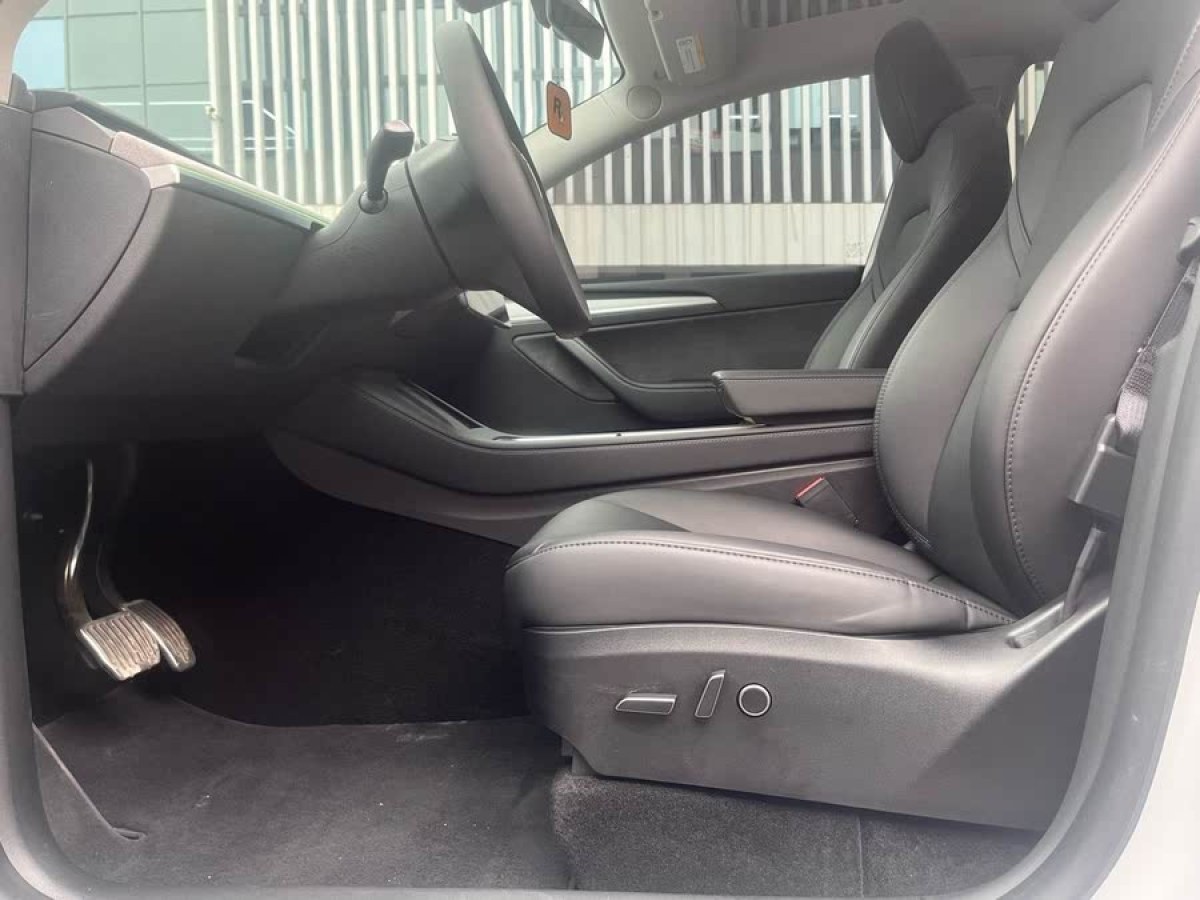 特斯拉 Model Y  2023款 后輪驅(qū)動版圖片