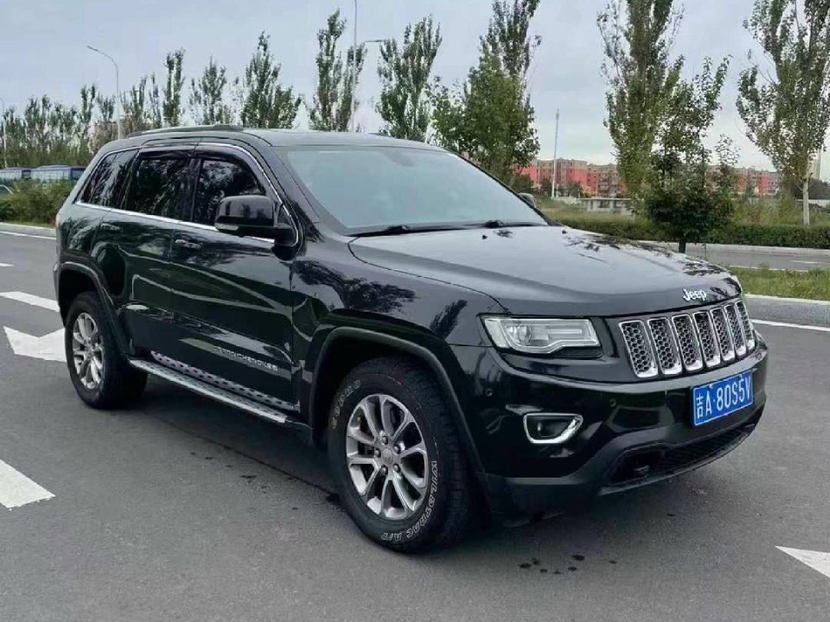 2013年9月Jeep 大切諾基  2014款 3.6L 舒適導(dǎo)航版