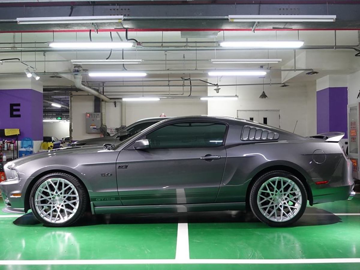 福特 Mustang  2013款 5.0L GT自動(dòng)標(biāo)準(zhǔn)型圖片