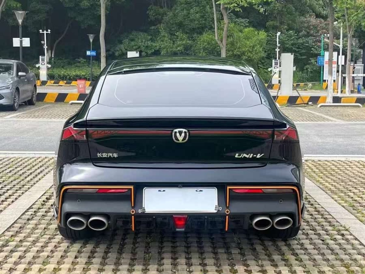長(zhǎng)安 長(zhǎng)安UNI-V  2022款 1.5T 運(yùn)動(dòng)版圖片