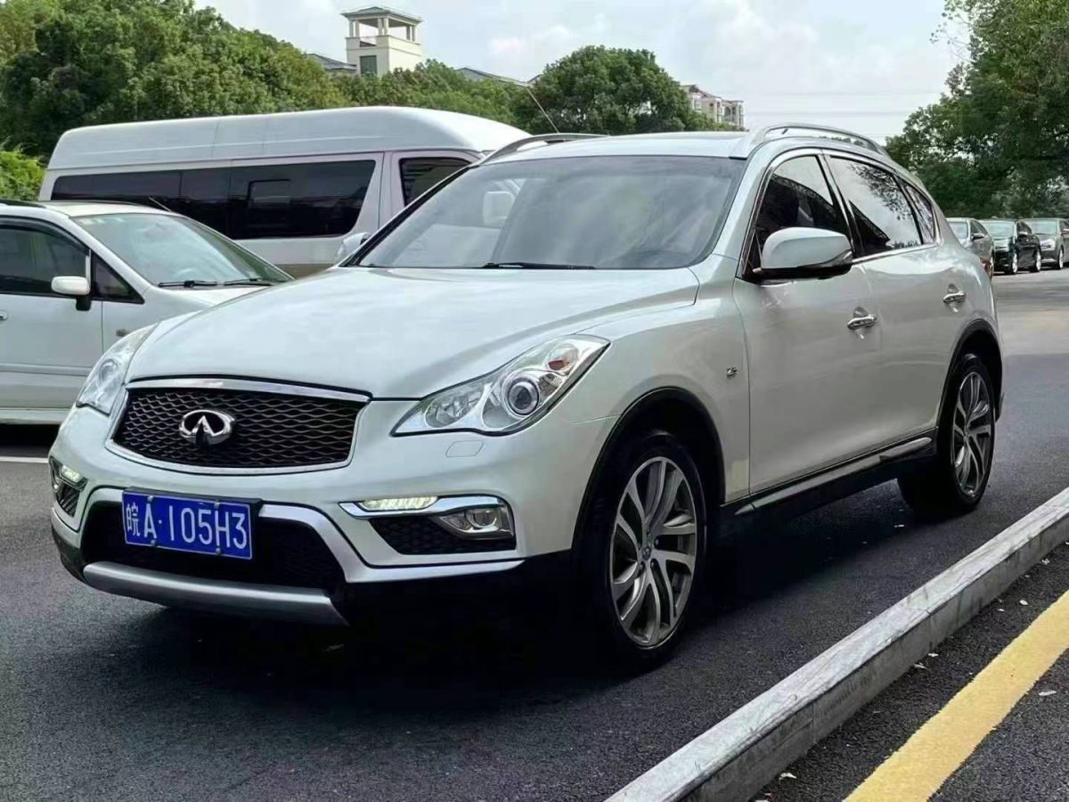 2017年1月英菲尼迪 QX  2017款 QX30 1.6T 時(shí)尚版 兩驅(qū)