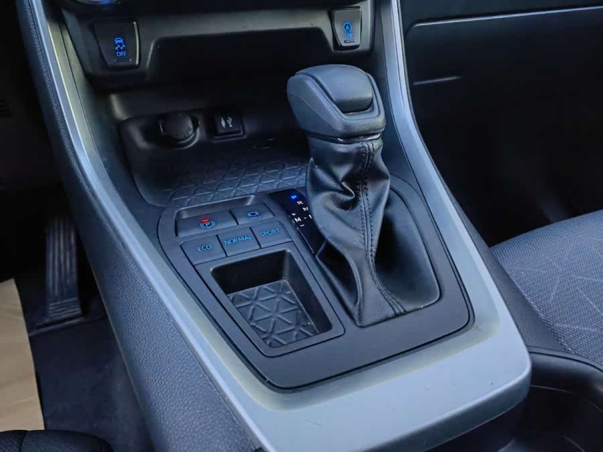 豐田 RAV4榮放  2022款 2.0L CVT兩驅(qū)風尚版圖片