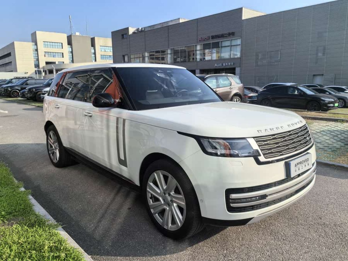 路虎 攬勝  2024款 3.0 L6 400PS 創(chuàng)世加長版圖片