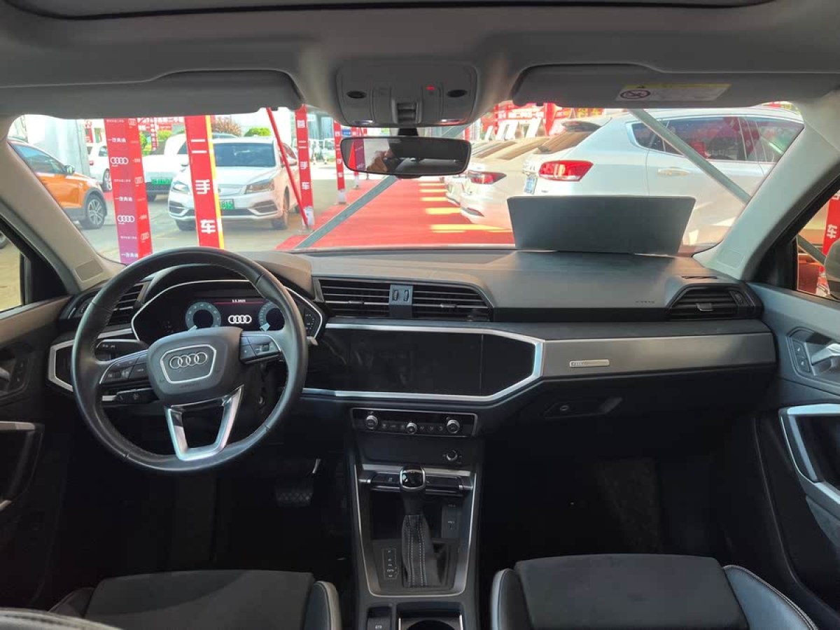 奧迪 奧迪Q3  2019款  35 TFSI 進(jìn)取動感型圖片