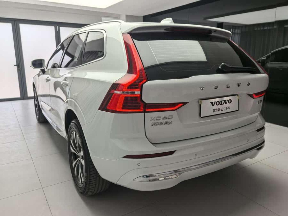 沃爾沃 XC60  2024款 B5 四驅智逸豪華版圖片