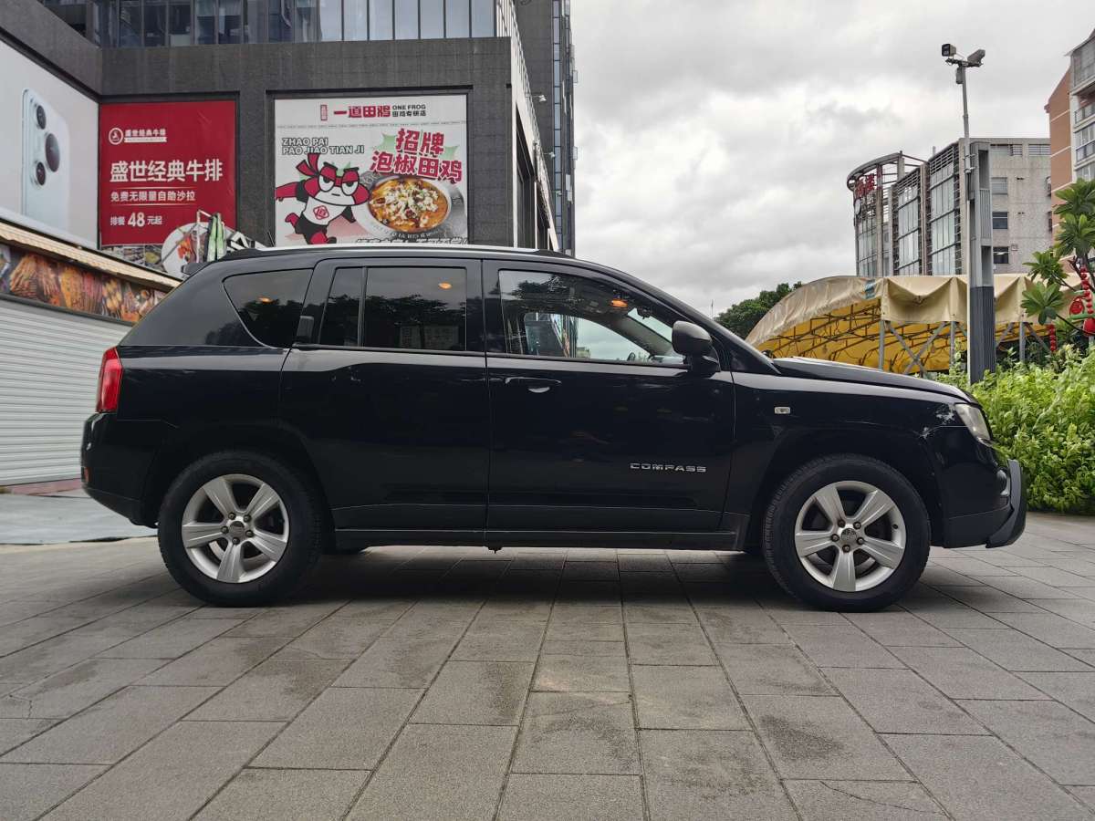 2012年02月Jeep 指南者  2012款 2.0L 兩驅(qū)運(yùn)動版