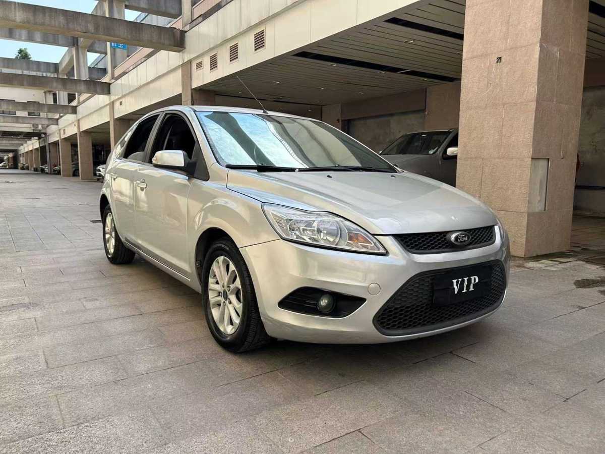 福特 ?？怂? 2013款 兩廂經(jīng)典 1.8L 自動(dòng)基本型圖片