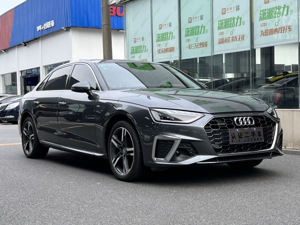 奥迪 奥迪A4L  2020款 40 TFSI quattro 豪华动感型