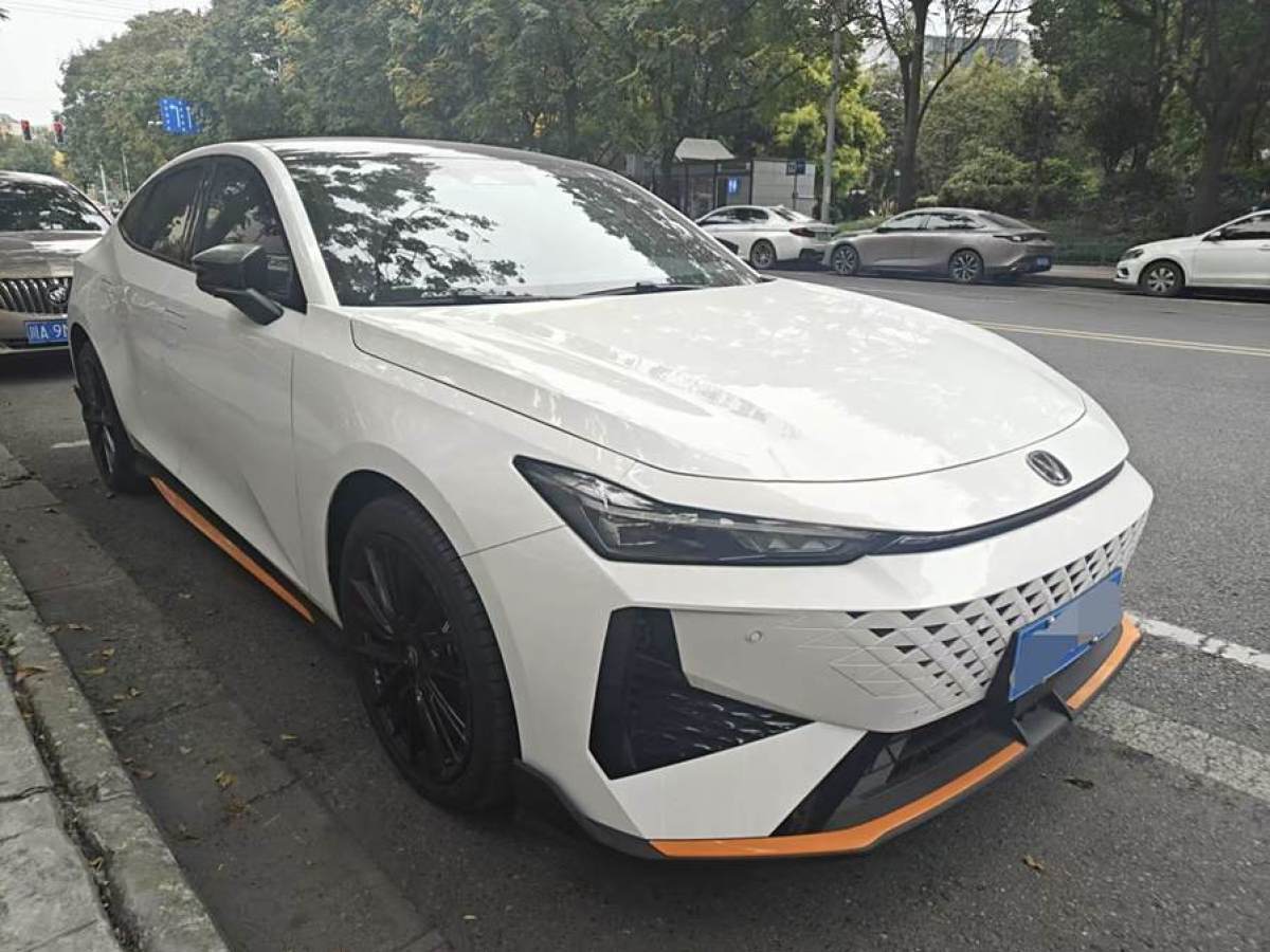 長(zhǎng)安 長(zhǎng)安UNI-V  2024款 1.5T 尊貴運(yùn)動(dòng)型圖片