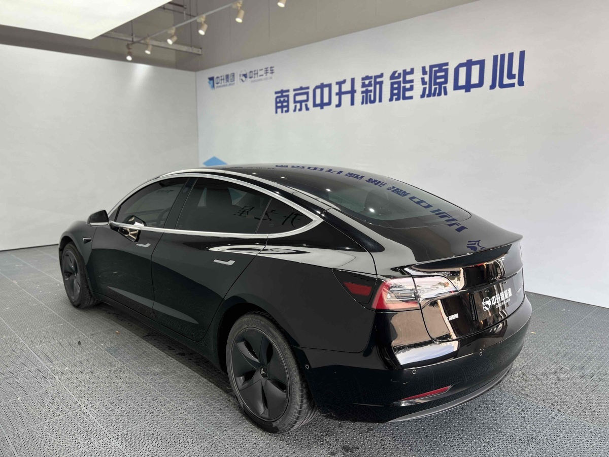 特斯拉 Model 3  2020款 改款 標(biāo)準(zhǔn)續(xù)航后驅(qū)升級版圖片