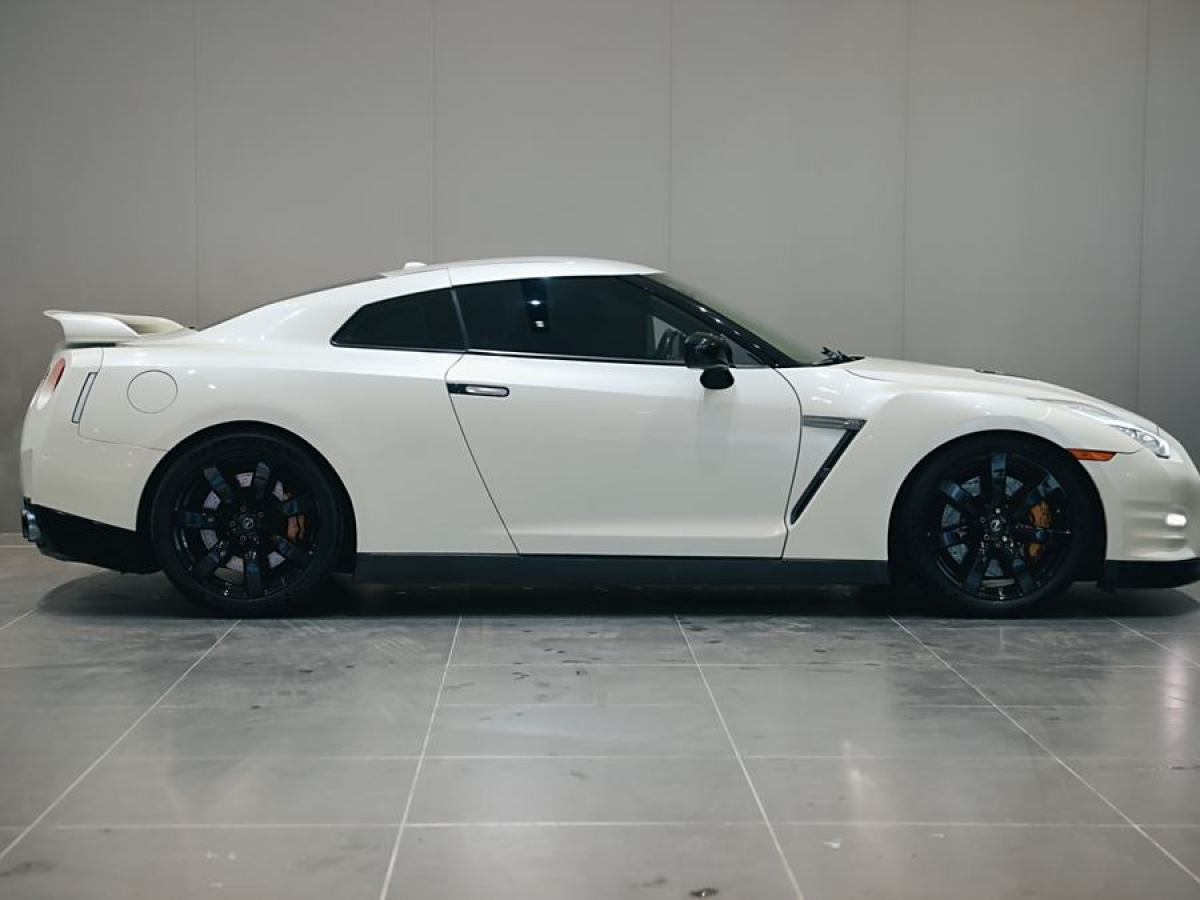 日產(chǎn) GT-R  2012款 3.8T Premium Edition圖片