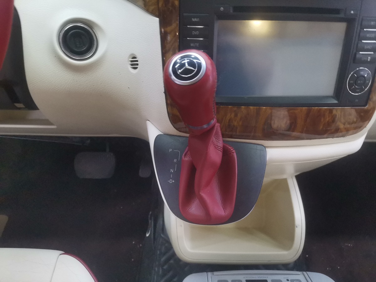 2015年3月奔驰 威霆  2013款 3.0L 精英版