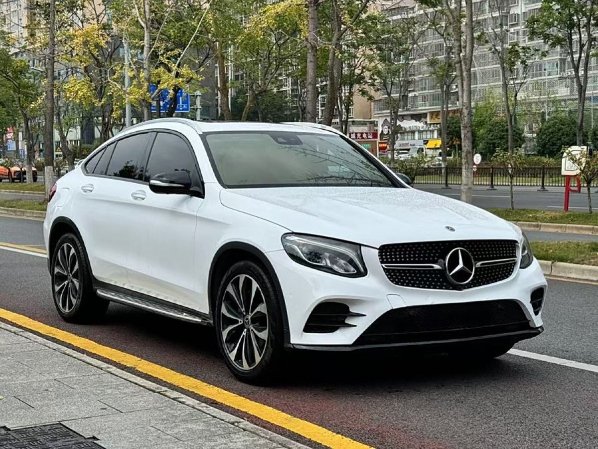 2019年9月奔馳 奔馳GLC  2023款 改款 GLC 260 4MATIC 轎跑SUV