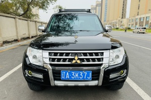 帕杰罗 三菱 3.8L 尊贵版