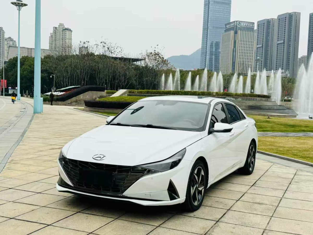 現(xiàn)代 伊蘭特  2022款 1.5L CVT 20周年紀念款圖片