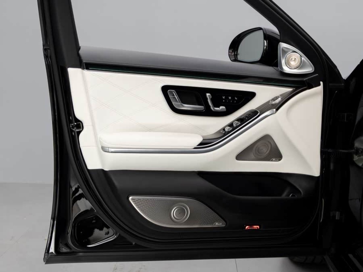 奔馳 邁巴赫S級(jí)  2025款 S 680 4MATIC 極夜版圖片