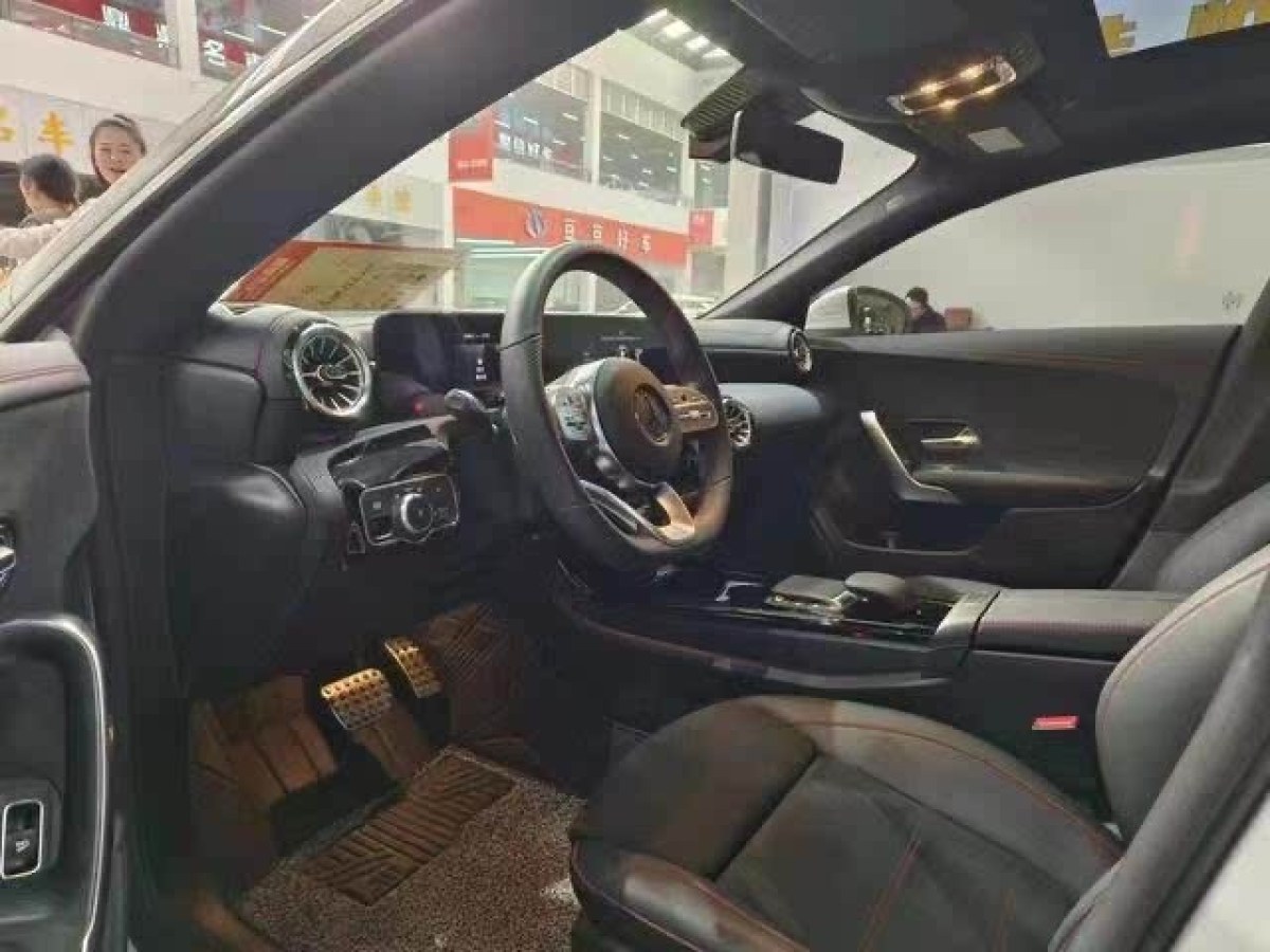 奔馳 奔馳CLA級(jí)  2022款 改款 CLA 200圖片