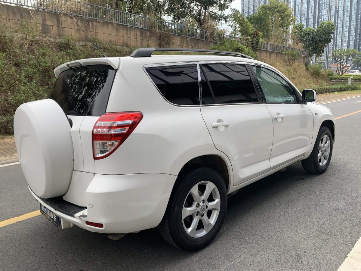 豐田 RAV4  2019款 榮放 2.0L CVT兩驅(qū)先鋒版圖片