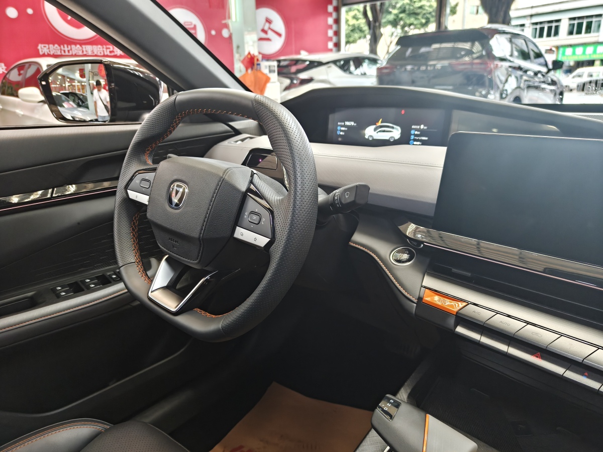 2022年8月長安 長安UNI-V  2022款 1.5T 尊貴型
