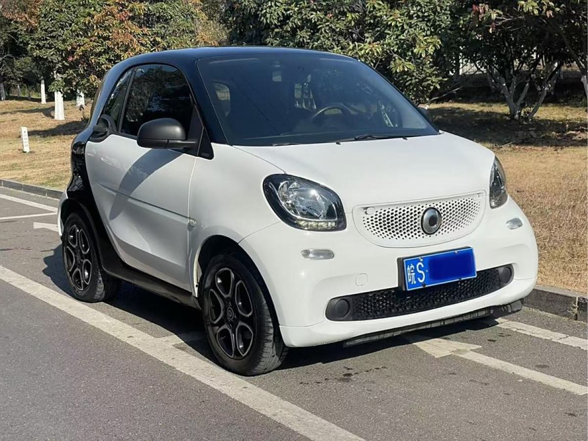 smart fortwo  2019款 0.9T 66千瓦硬頂動(dòng)擎版 國(guó)VI圖片