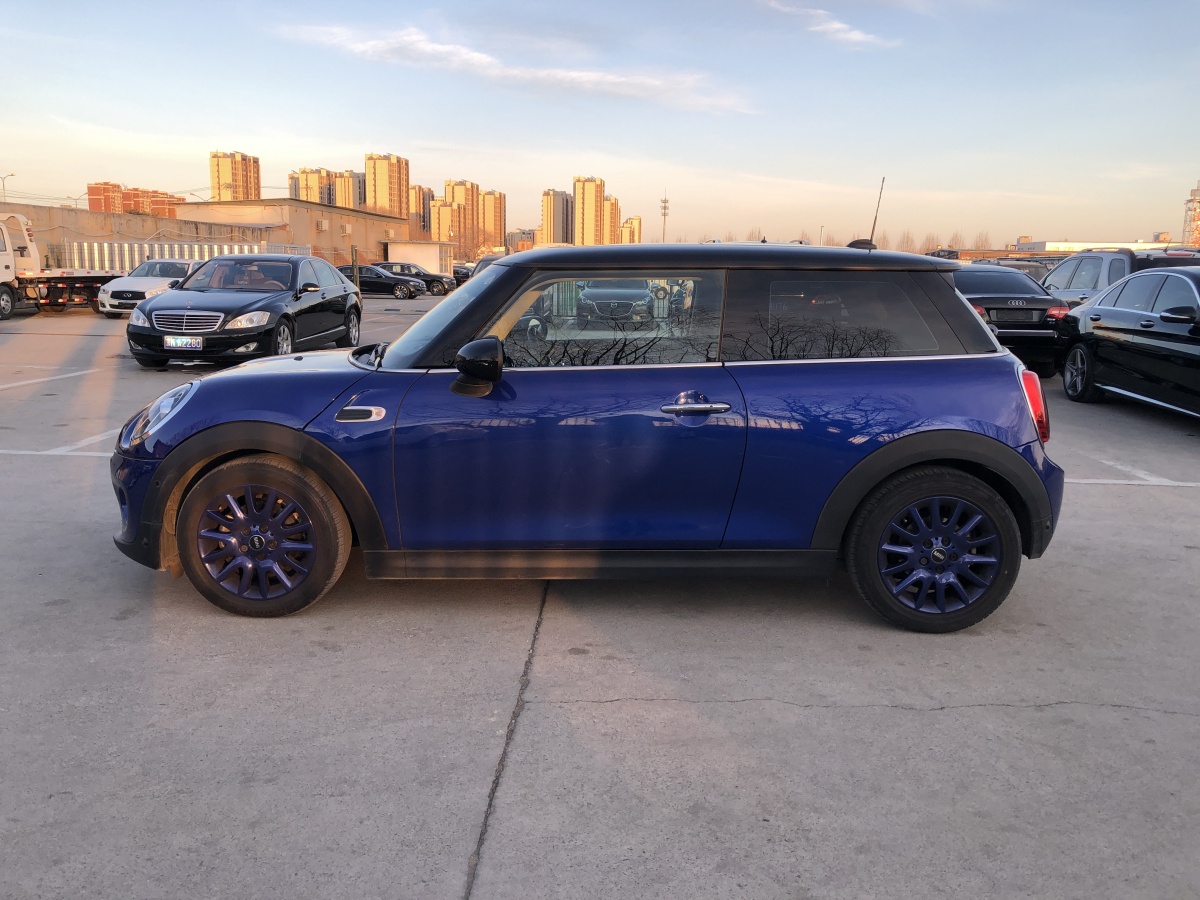 MINI COUNTRYMAN  2018款 1.5T COOPER 經(jīng)典派圖片